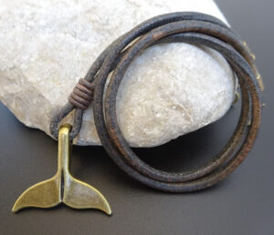 WHALE TAIL LEATHER NECKLACE VINTAGE 1