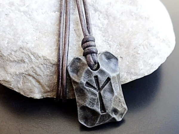 rune necklace algiz