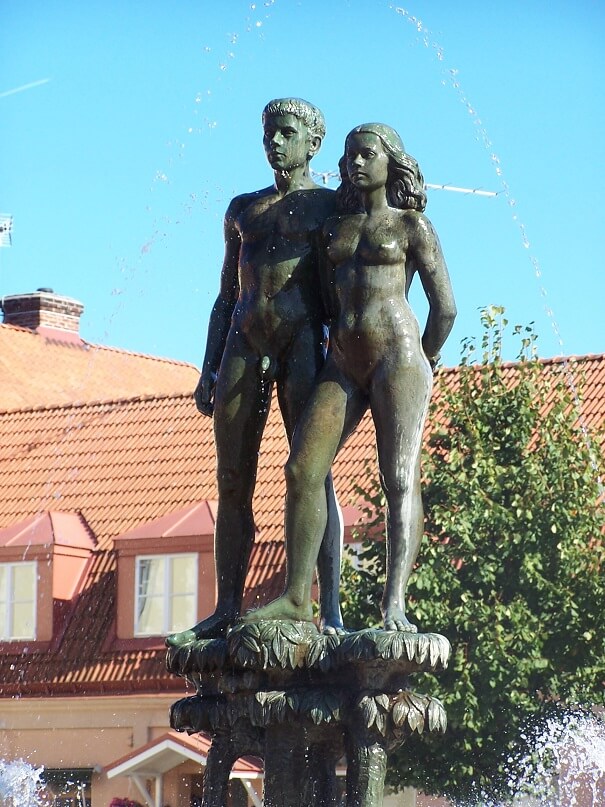 ask and embla sculpture in Sweden